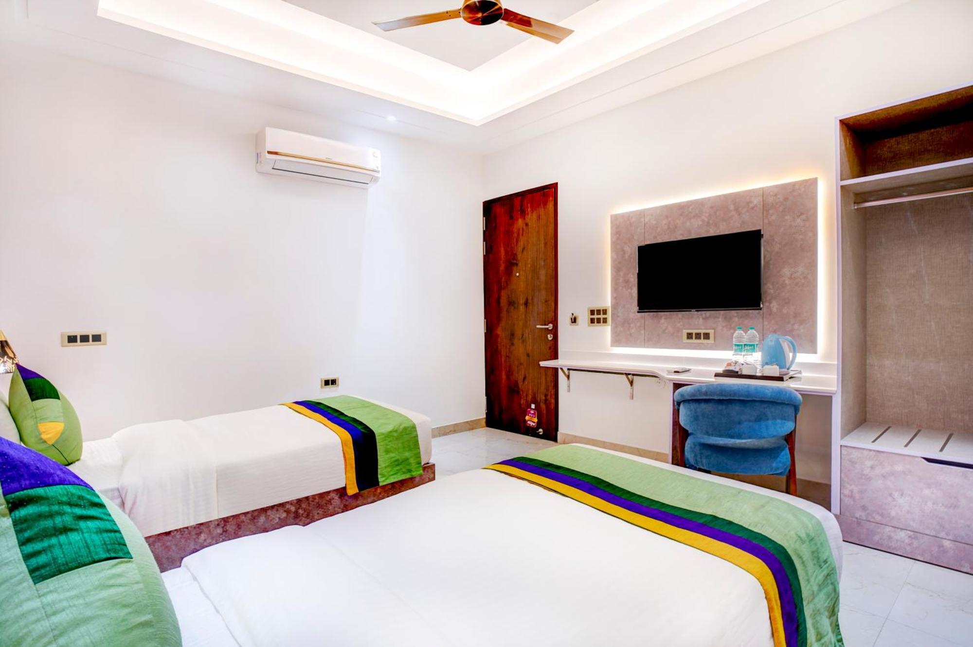 Treebo Corporate Inn Ноида Екстериор снимка