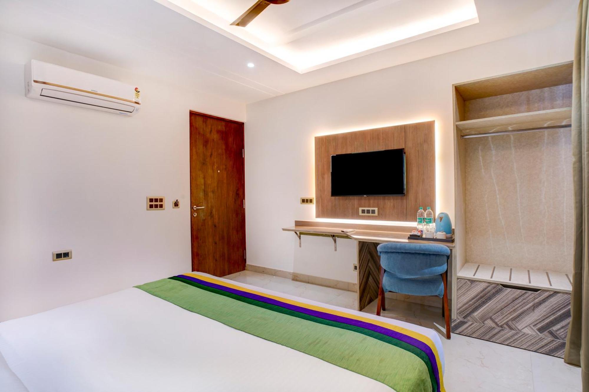 Treebo Corporate Inn Ноида Екстериор снимка